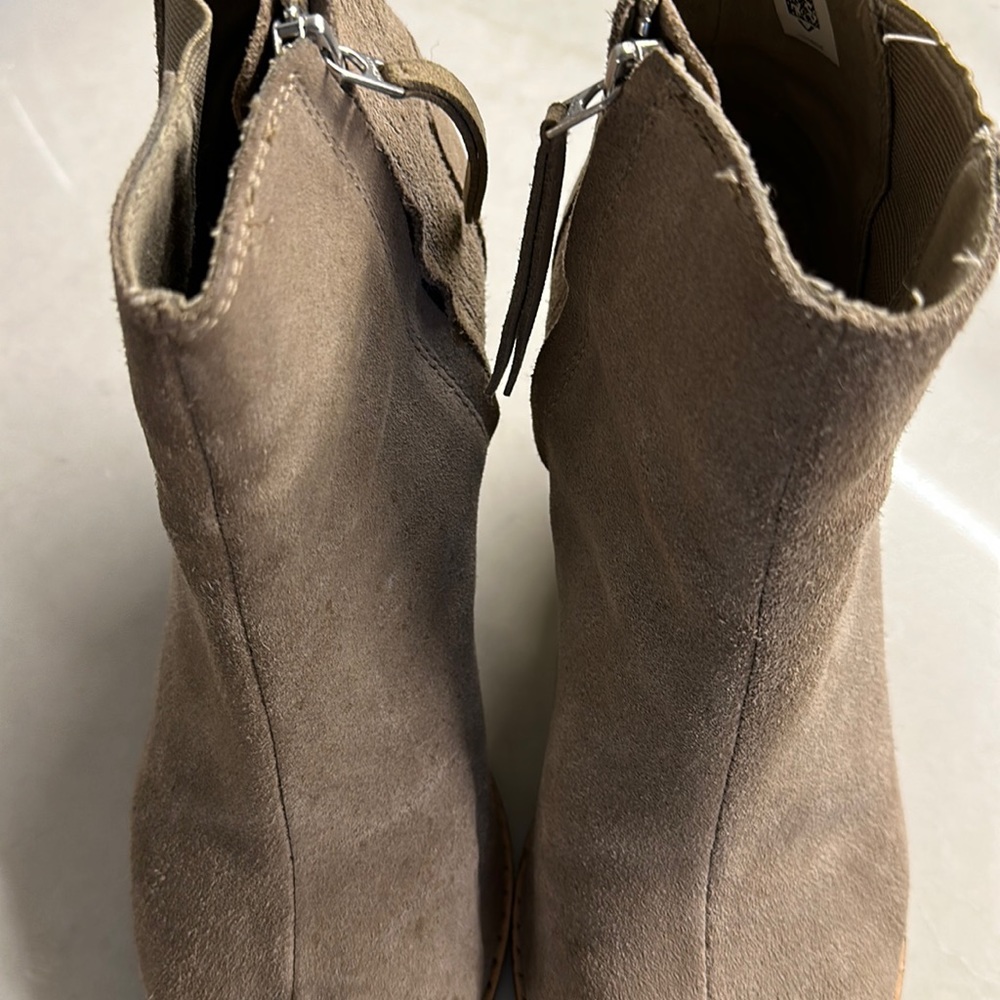 Women’s Toms Majorca Peep Toe Desert Taupe Embossed Suede Booties size 7.5
